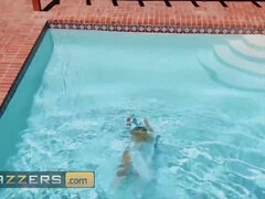 Jewel of the Pool - Jessa Rhodes & Keiran Lee's epic poolside threesome