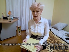 Sucer une bite, Femme couguar, Mamie, Lingerie, Masturbation, Mature, Rasée