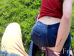 Gros cul, Sucer une bite, Éjaculation interne, Jeans, De plein air, Pov, Public