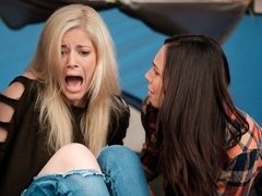 Blondine, Fingern, Lesbisch, Lecken, Im freien, Muschi, Entkleiden, Jungendliche (18+)