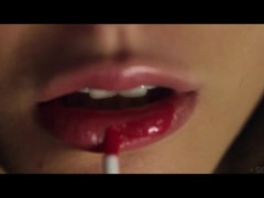 ビキニ, 茶髪の, ディルド, 指いじり, キス, ふっくら乳首, タトゥー, バイブレーター