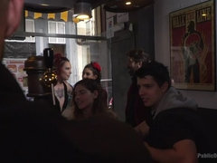 In den arsch, Schlampe, Blasen, Braunhaarige, Schmerz, Öffentlich, Schüchtern, Sklave