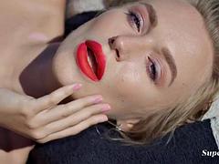 Красотки, Блондинки, Бритые, Соло, Сиськи