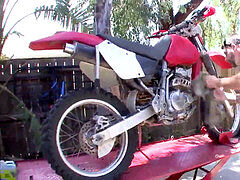 Blondine, Blasen, Spermaladung, Geld, Titten