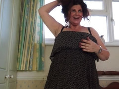 British big breasted housewife Gilly fingering herself