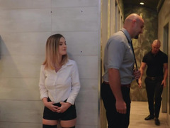 Sucer une bite, Faciale, Doigter, Bâillonner, Léchez, Jarretelles, Tatouage, Nénés