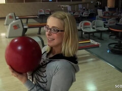 Enthousiasteling, Kont, Sperma shot, Brillen, Hardcore, Kut duiken, Hangende tieten, Tiener