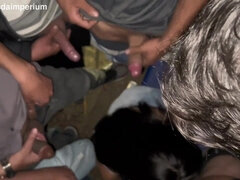 Gangbang al aire libre con joven esposa