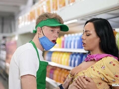 Grote lul, Grote mammen, Bruinharig, Jurk, Moeder die ik wil neuken, Moeder, Openbaar, Slet