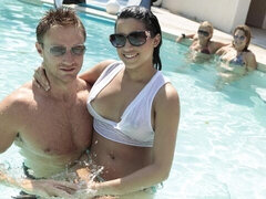 Большой член, Минет, Брюнетки, Член, Собачьи, Огромные размеры, Бассейн, Сиськи