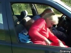 Granny gets screwed in the car