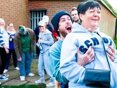 Grote kont, Grote lul, Pijpbeurt, Bruinharig, Rondborstig, Hondjeshouding, Moeder die ik wil neuken, Openbaar