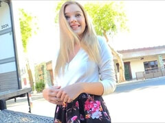 18 ans, Amateur, Blonde, Hd, Petite femme, Public, Adolescente, Sous la jupe