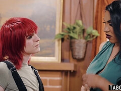 Niñera, Culo grande, Interracial, Latina, Transexual, Trio, Esposa