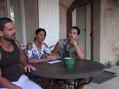 Sucer une bite, Brunette brune, En gros plan de très près, Européenne, Français, Lingerie, Maigrichonne, Nénés