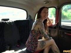 Brunette brune, En levrette, Hard, De plein air, Rousse roux, Dénudage, Tatouage, Adolescente