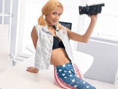 18 años, Amateur, Tetona, Penetracion con dedos, Masturbación, Cabello corto, Flaco, Adolescente