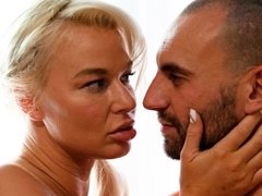 Cul, Gros seins, Sucer une bite, En levrette, Famille, Branlette thaïlandaise, Embrassement, Jarretelles