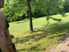 Большие сиськи, Бикини, Пальцем, Лесбиянка, Лизание, Оргазм, На природе, Писсинг