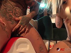 デカパイ, ブロンド, 茶髪の, Hd, オナニー, 剃毛, タトゥー, おもちゃ