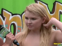 Rubia, Mamada, Corridas faciales, Hembra, Masturbación, Dinero, Flaco, Tatuaje