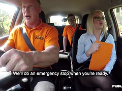 イギリス人, 巨乳な, 車, 下着, 公共, 剃毛, 生徒, タトゥー