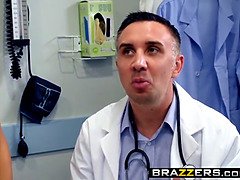 Kara Faux & Keiran Lee get a steamy massage from the Brazzers doctor