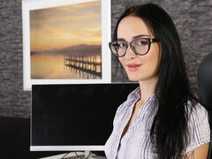 Leie, Braunhaarige, Masturbation, Natürlichen titten, Dürr, Entkleiden, Jungendliche (18+), Titten