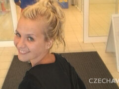 Enthousiasteling, Blond, Handbeurt, Huisgemaakt, Zoenen, Natuurlijke tieten, Geschoren, Tiener