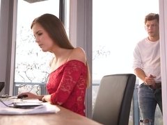 Sucer une bite, Tir de sperme, Hard, Lingerie, Bureau, Nénés