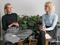 Amateur, Blonde, Première fois, Lesbienne, Pov, Chatte, Tatouage, Vibromasseur