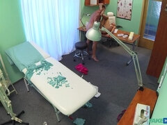 Salle de bains, Blonde, Sucer une bite, Médecin, En levrette, Chatte, Lécher le sphincter, Voyeur