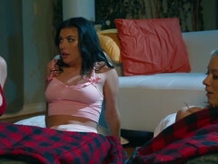 18 años, Chica, Tetas grandes, Madres para coger, Estrella porno, Pelirrojo, Madrastra, Trio