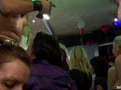 Mamada, Club, Hembra, Gafas, Orgía, Chupando, Intercambio de parejas, Mojado