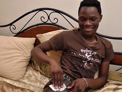 Africain, Noire, Noir ébène, Homosexuelle, Branlette thaïlandaise, Masturbation, Huilée, Maigrichonne