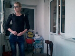 Amateur, Blonde, Seins naturels, Cheveux courts, Maigrichonne, Solo, Dénudage, Nénés