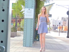 Anal, Dansant, Doigter, Orgasme, Public, Solo, Jouets, Sous la jupe