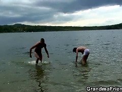 Mamada, Checa, Abuelita, Maduro, Al aire libre, Público, Gritar, Trio