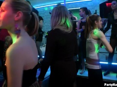 Amateur, Noire, Homme nu et filles habillées, Habillées, Dingue, Lingerie, Suçant, Nénés