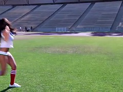 Gros seins, Fille latino