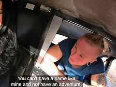 Leie, Grosse titten, Auto, Lingerie, Milf, Strümpfe