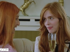 カップル, チン, Hd, レズビアン, なめる, 赤毛, 馬乗り, 三人