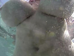 Anal, Gros cul, Gros seins, Pieds, De plein air, Piscine, Solo, Tatouage