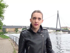 18 ans, Anal, Grosse bite, Gros seins, Tromperie, Petite femme, Réalité, Adolescente