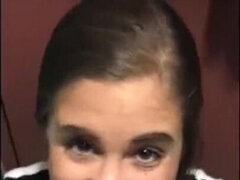 Enthousiasteling, Grote mammen, Pijpbeurt, Bruinharig, Stel, Sperma shot, Huisgemaakt, Toilet