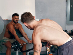 Amateur, Anal, Lécher le cul, Tir de sperme, Homosexuelle, Gym, Lécher le sphincter, Tatouage