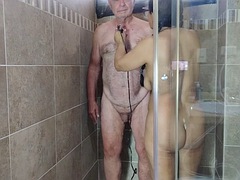 Grote lul, Grote mammen, Handbeurt, Masturbatie, Rijpe lesbienne, Openbaar, Douche, Tieten likken