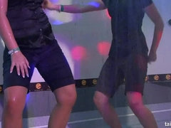 Noire, Blonde, Sucer une bite, Habillées, Dansant, Actrice du porno, Satin, Echangistes