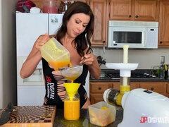 POV Outdoor Episodes - Naked: Alexis Fawx - Wet MILF Alexis Fawx Outdoors by the Pool