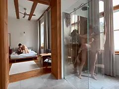 Leie, Blondine, Blasen, Aufs gesicht abspritzen, Gruppe, Selbstgemacht, Nackt, Dusche